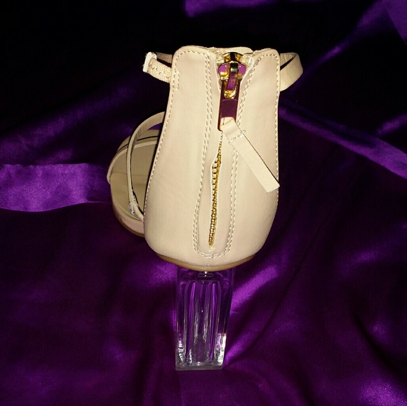 Lulu's Heel - Picture 3 of 5